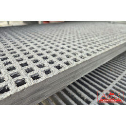Stopień schodowy z TWS oczko micromesh 20x20 mm